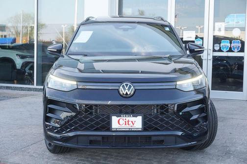 Deep Black Pearl 2025 Volkswagen Tiguan 2.0T SE R-Line Black 4MOTION