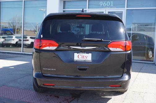 2020 Chrysler Voyager LX