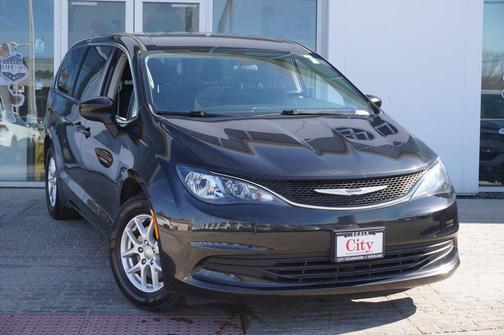 2020 Chrysler Voyager LX