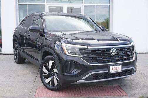Deep Black 2025 Volkswagen Atlas Cross Sport 2.0T SE w/Technology 4MOTION