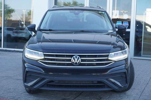 Deep Black 2024 Volkswagen Tiguan 2.0T SE 4MOTION