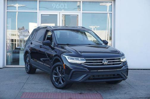 Deep Black 2024 Volkswagen Tiguan 2.0T SE 4MOTION