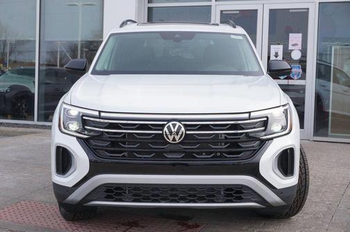Opal White Pearl 2026 Volkswagen Atlas Peak Edition