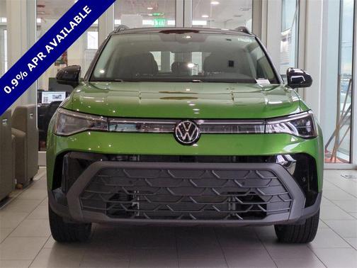 2025 Volkswagen Taos 1.5T SE Black