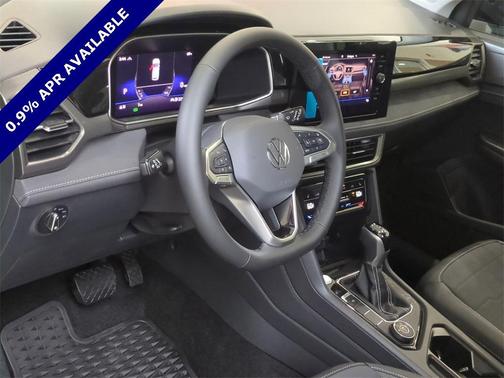 2025 Volkswagen Taos 1.5T SE Black