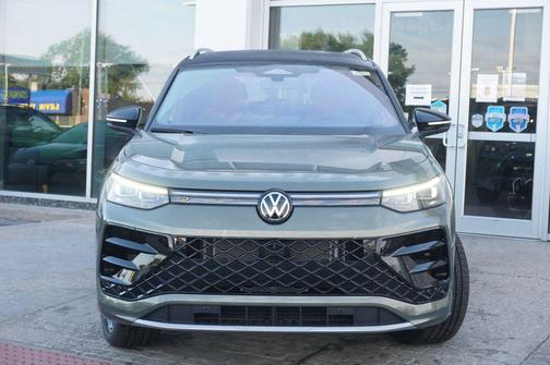 Avocado Green w/Deep Black Roof 2026 Volkswagen Tiguan 2.0T SEL R-Line 4MOTION