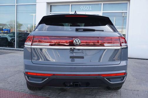 pure gray 2026 Volkswagen Atlas Cross Sport 2.0T SE w/Technology 4MOTION