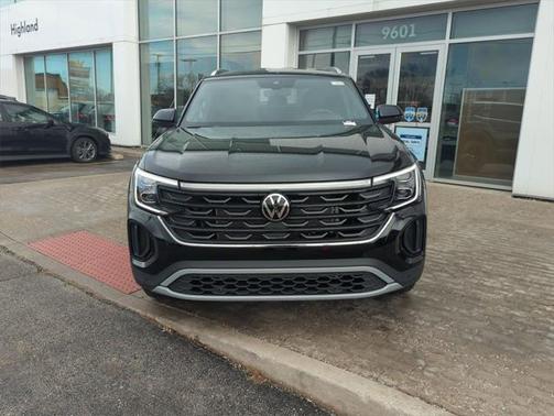 2025 Volkswagen Atlas Cross Sport 2.0T SE w/Technology 4MOTION