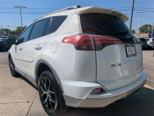 2017 Toyota RAV4 SE