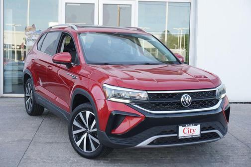 Kings Red Metallic 2022 Volkswagen Taos 1.5T SE