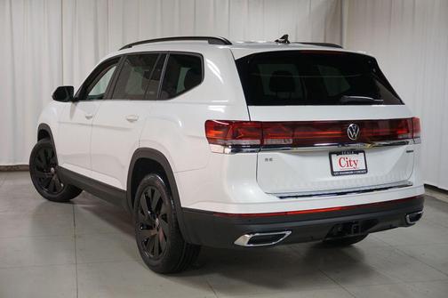 Opal White Pearl 2026 Volkswagen Atlas 2.0T SE w/Technology 4MOTION