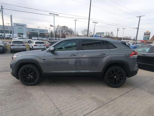 2025 Volkswagen Atlas Cross Sport 2.0T SE w/Technology 4MOTION