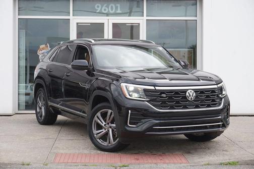 Deep Black Pearl 2024 Volkswagen Atlas Cross Sport 2.0T SEL
