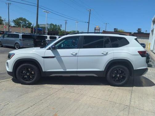2025 Volkswagen Atlas 2.0T Peak Edition