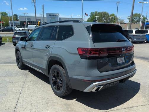 2025 Volkswagen Atlas 2.0T Peak Edition