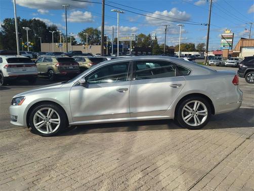 2014 Volkswagen Passat 1.8T Auto SEL Premium