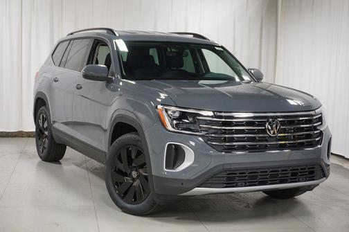 Pure Gray 2026 Volkswagen Atlas 2.0T SE w/Technology 4MOTION
