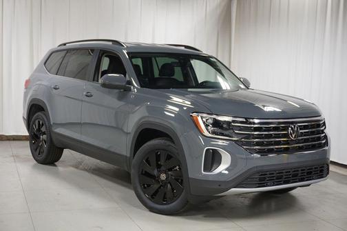 Pure Gray 2026 Volkswagen Atlas 2.0T SE w/Technology 4MOTION