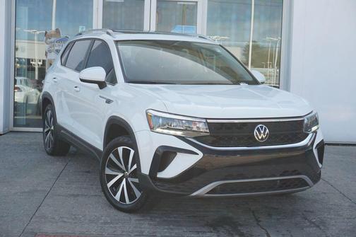 Pure White 2022 Volkswagen Taos 1.5T SE