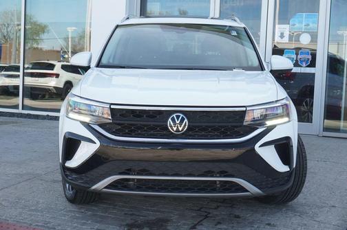 Pure White 2022 Volkswagen Taos 1.5T SE