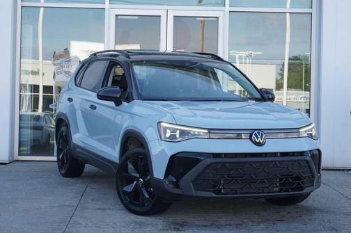 Deep Black 2025 Volkswagen Taos 1.5T SE Black