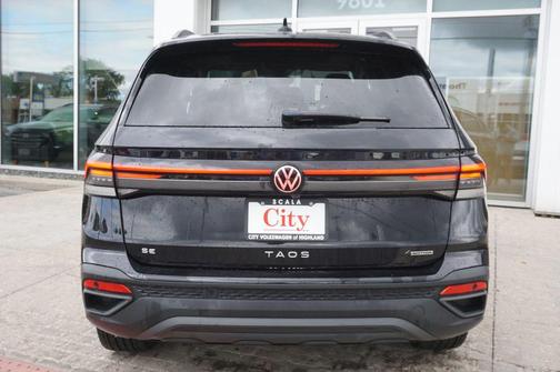 Deep Black 2025 Volkswagen Taos 1.5T SE Black