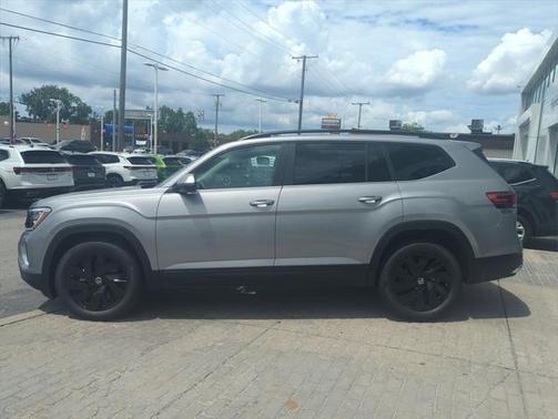 2025 Volkswagen Atlas 2.0T SE w/Technology 4MOTION