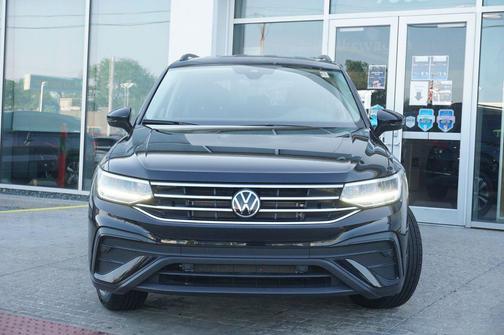 Deep Black Pearl 2024 Volkswagen Tiguan 2.0T S 4MOTION