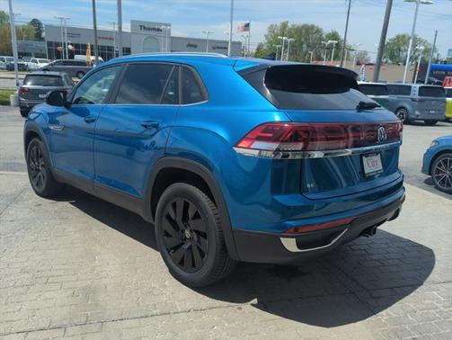 2025 Volkswagen Atlas Cross Sport 2.0T SE w/Technology 4MOTION