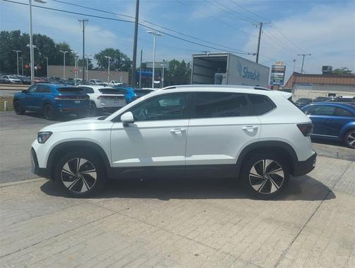 2025 Volkswagen Taos 1.5T SE