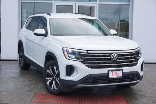 Pure White 2024 Volkswagen Atlas 2.0T SE