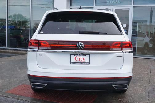 Pure White 2024 Volkswagen Atlas 2.0T SE
