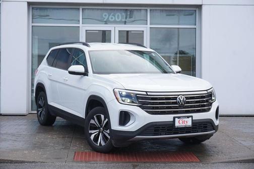 Pure White 2024 Volkswagen Atlas 2.0T SE
