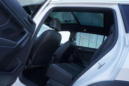 Oryx White Pearl 2022 Volkswagen Tiguan 2.0T SEL R-Line 4MOTION