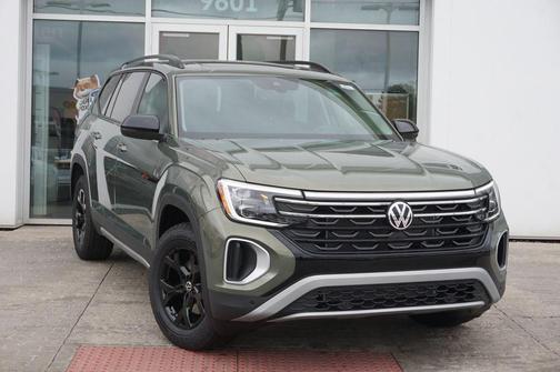 avocado green pearl 2026 Volkswagen Atlas Peak Edition