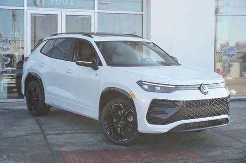 opal white pearl 2026 Volkswagen Tiguan 2.0T SE R-Line Black 4MOTION