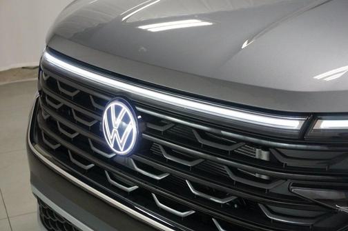 2025 Volkswagen Atlas Cross Sport 2.0T SE w/Technology 4MOTION