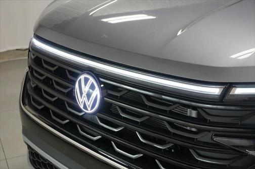 2025 Volkswagen Atlas Cross Sport 2.0T SE w/Technology 4MOTION