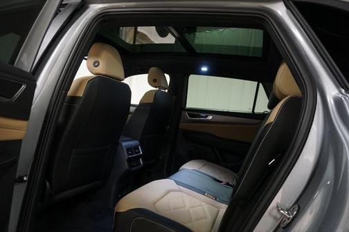 2025 Volkswagen Atlas Cross Sport 2.0T SE w/Technology 4MOTION