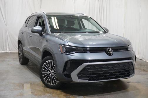 Platinum Gray Metallic 2025 Volkswagen Taos 1.5T SE