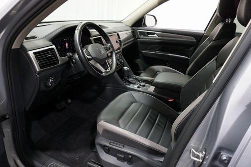Photo 2 of 40 of 2021 Volkswagen Atlas 3.6 V6 SEL Premium