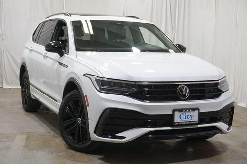 2022 Volkswagen Tiguan 2.0T SE R-Line Black 4MOTION