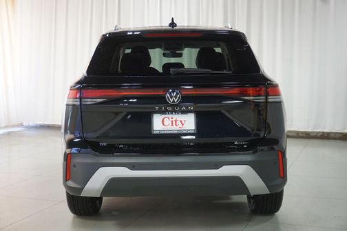 Deep Black 2026 Volkswagen Tiguan 2.0T SE 4MOTION