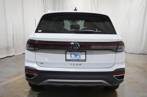 Pure White 2025 Volkswagen Taos 1.5T SE