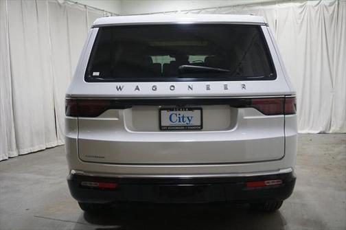 2023 Jeep Wagoneer Base