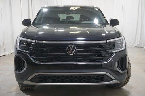 2025 Volkswagen Atlas Cross Sport 2.0T SE w/Technology 4MOTION