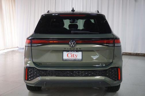 Green 2026 Volkswagen Tiguan 2.0T SE R-Line Black 4MOTION