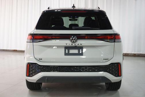 sandstone 2026 Volkswagen Tiguan 2.0T SE R-Line Black 4MOTION