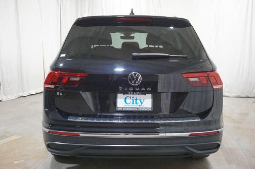 Deep Black 2024 Volkswagen Tiguan 2.0T SE