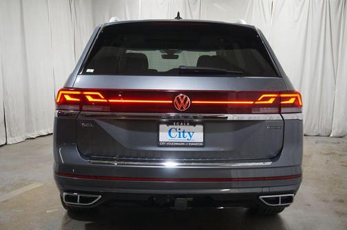 Platinum Gray Metallic 2024 Volkswagen Atlas 2.0T SEL Premium R-Line 4MOTION